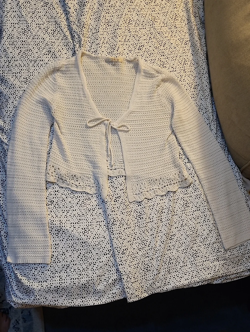 Women's White Cropped Tie-Front Knit Sweater